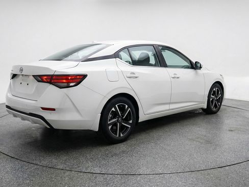Used 2025 Nissan Sentra SV image 9