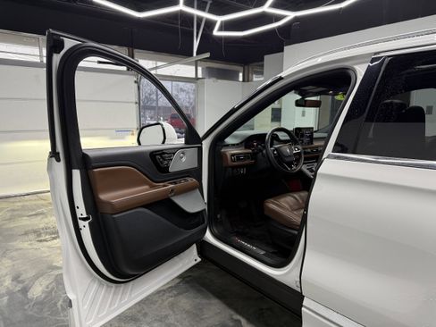 Used 2022 Lincoln Aviator Reserve w/ Equipment Group 201A image 10
