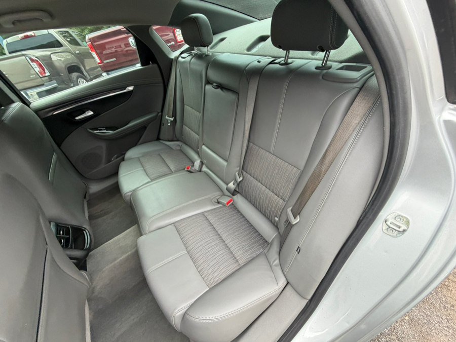 Used 2015 Chevrolet Impala LT Eco w/ Navigation Package w/ Convenience Package FWD image 17