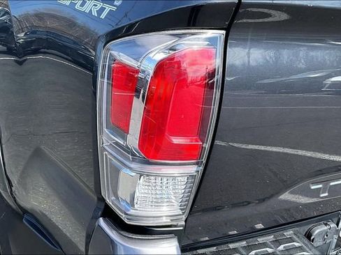 Used 2022 Toyota Tacoma TRD Sport w/ Technology Package image 24