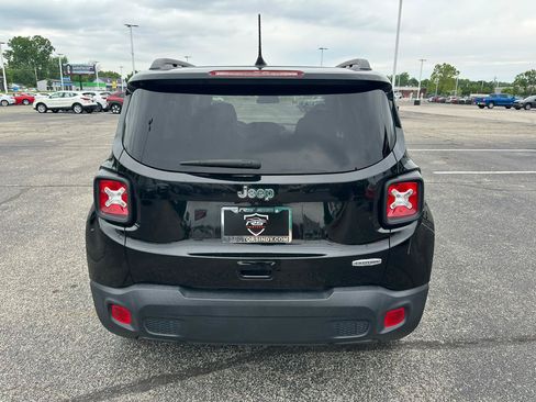 Used 2021 Jeep Renegade Latitude FWD image 10