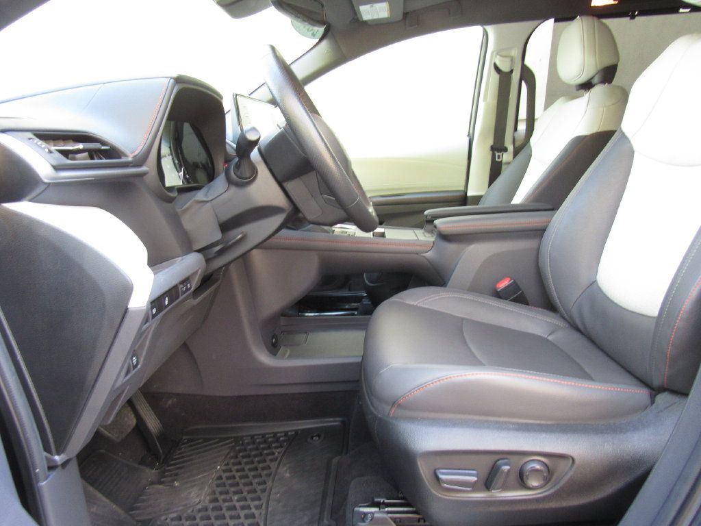 Used 2024 Toyota Sienna XSE AWD/4WD image 11