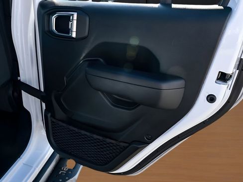 Used 2024 Jeep Wrangler Unlimited w/ Convenience Group image 27