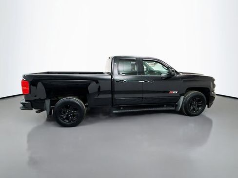 Used 2018 Chevrolet Silverado 1500 LT w/ Midnight Edition image 8