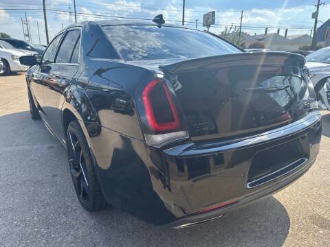 Used 2019 Chrysler 300 S w/ 300S Premium Group 2 RWD image 7