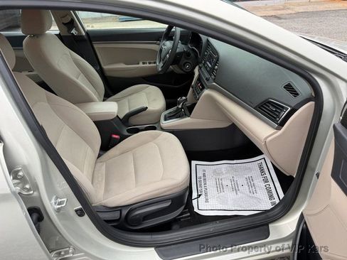 Used 2017 Hyundai Elantra SE image 10