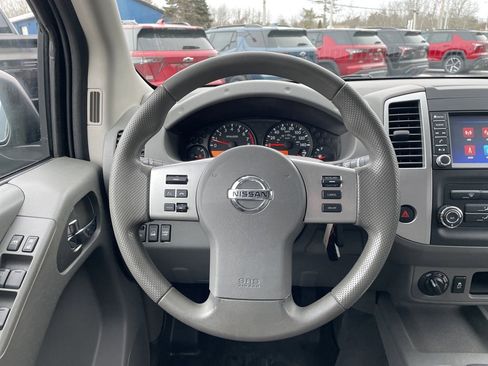 Used 2019 Nissan Frontier SV image 12