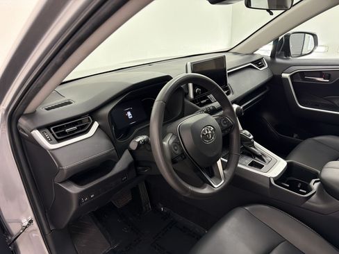 Used 2023 Toyota RAV4 XLE Premium AWD/4WD image 4