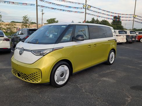Used 2025 Volkswagen ID. Buzz 1st Edition w/ Cupholders Package AWD/4WD image 7