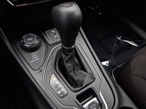 Used 2020 Jeep Cherokee Latitude image 14