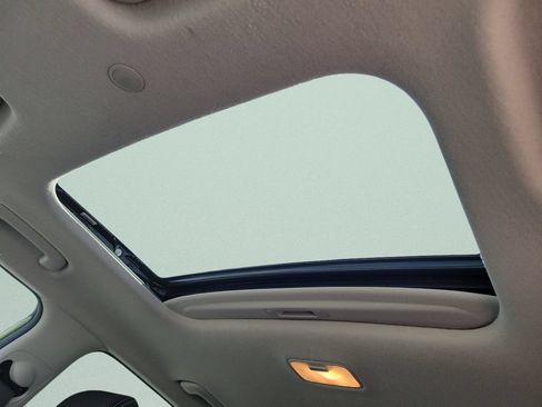 Used 2024 Hyundai Venue SEL FWD image 38