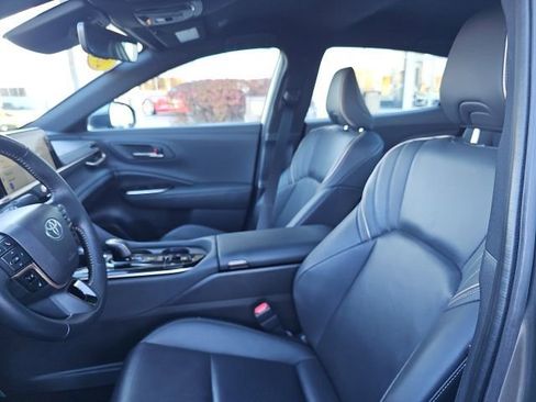 Used 2025 Toyota Crown XLE image 18