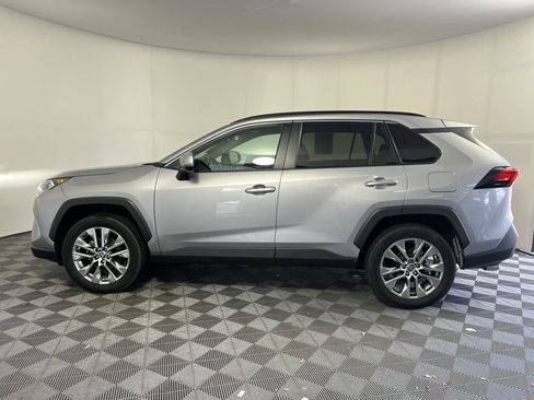 Used 2021 Toyota RAV4 XLE Premium FWD image 7