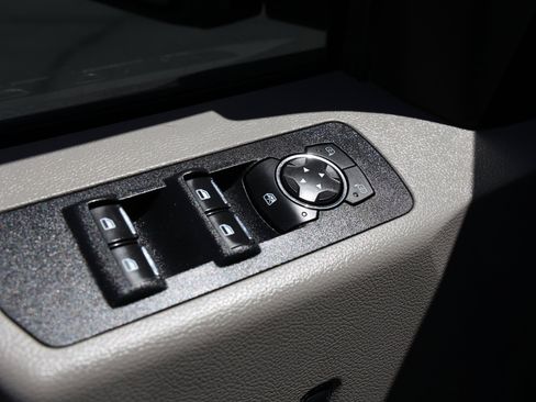 Used 2019 Ford F150 XLT w/ Equipment Group 302A Luxury AWD/4WD image 10