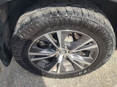 Used 2016 Toyota Highlander XLE w/ Four Season Floor Mat Package AWD/4WD image 26
