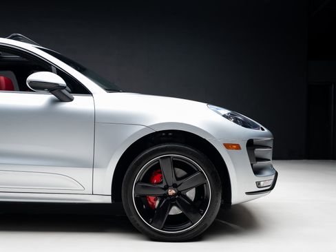 Used 2016 Porsche Macan Turbo AWD/4WD image 37