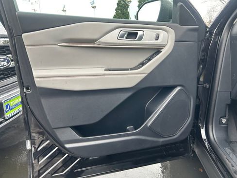 Used 2025 Ford Explorer Active w/ Active Comfort Package image 20