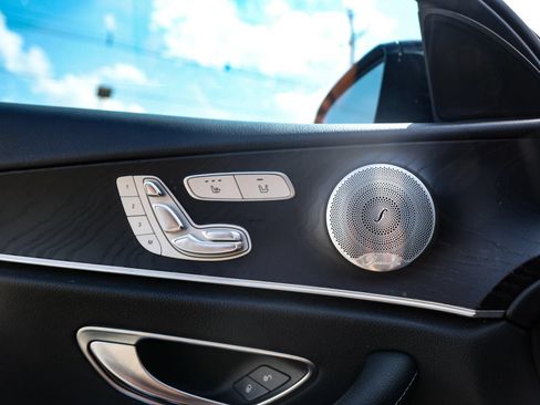 Used 2019 Mercedes-Benz E 300 4MATIC image 31