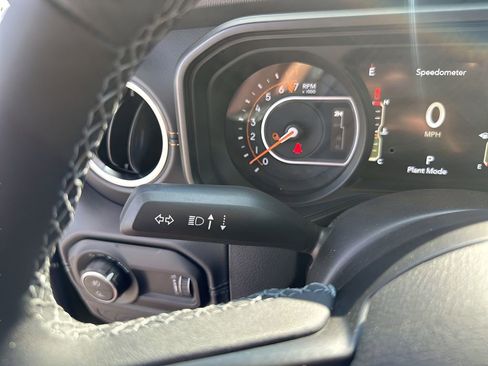 New 2025 Jeep Gladiator Sport image 32