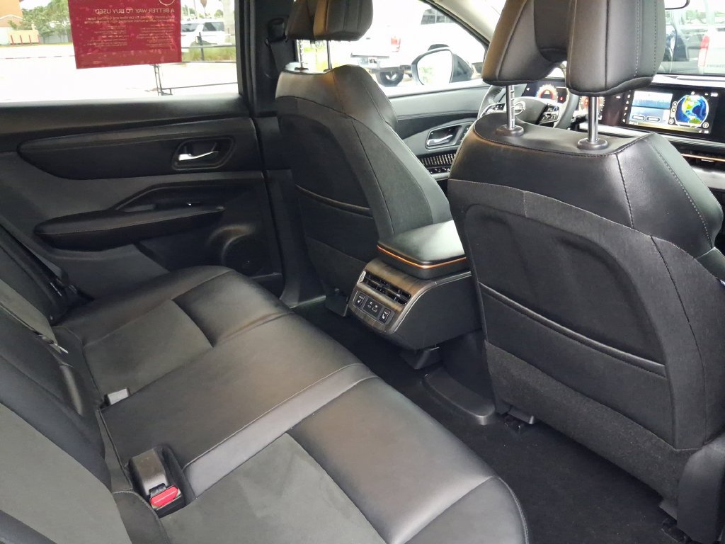 Used 2024 Nissan Ariya AWD image 25