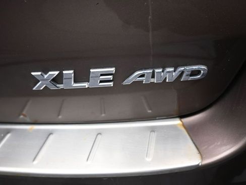 Used 2017 Toyota Highlander XLE image 40