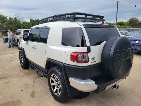 Used 2014 Toyota FJ Cruiser 2WD image 3