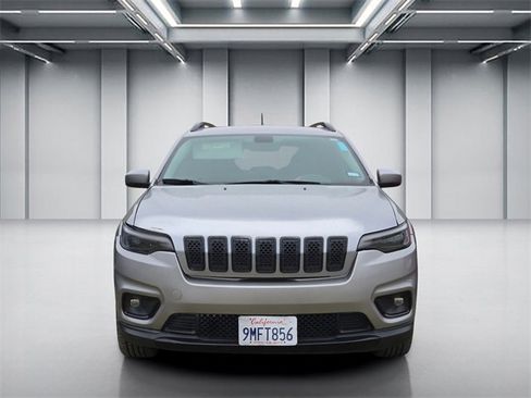Used 2020 Jeep Cherokee Latitude Plus image 2