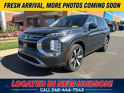 Used 2025 Mitsubishi Outlander SE