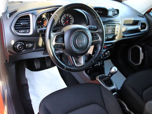 Used 2016 Jeep Renegade Latitude AWD/4WD image 9