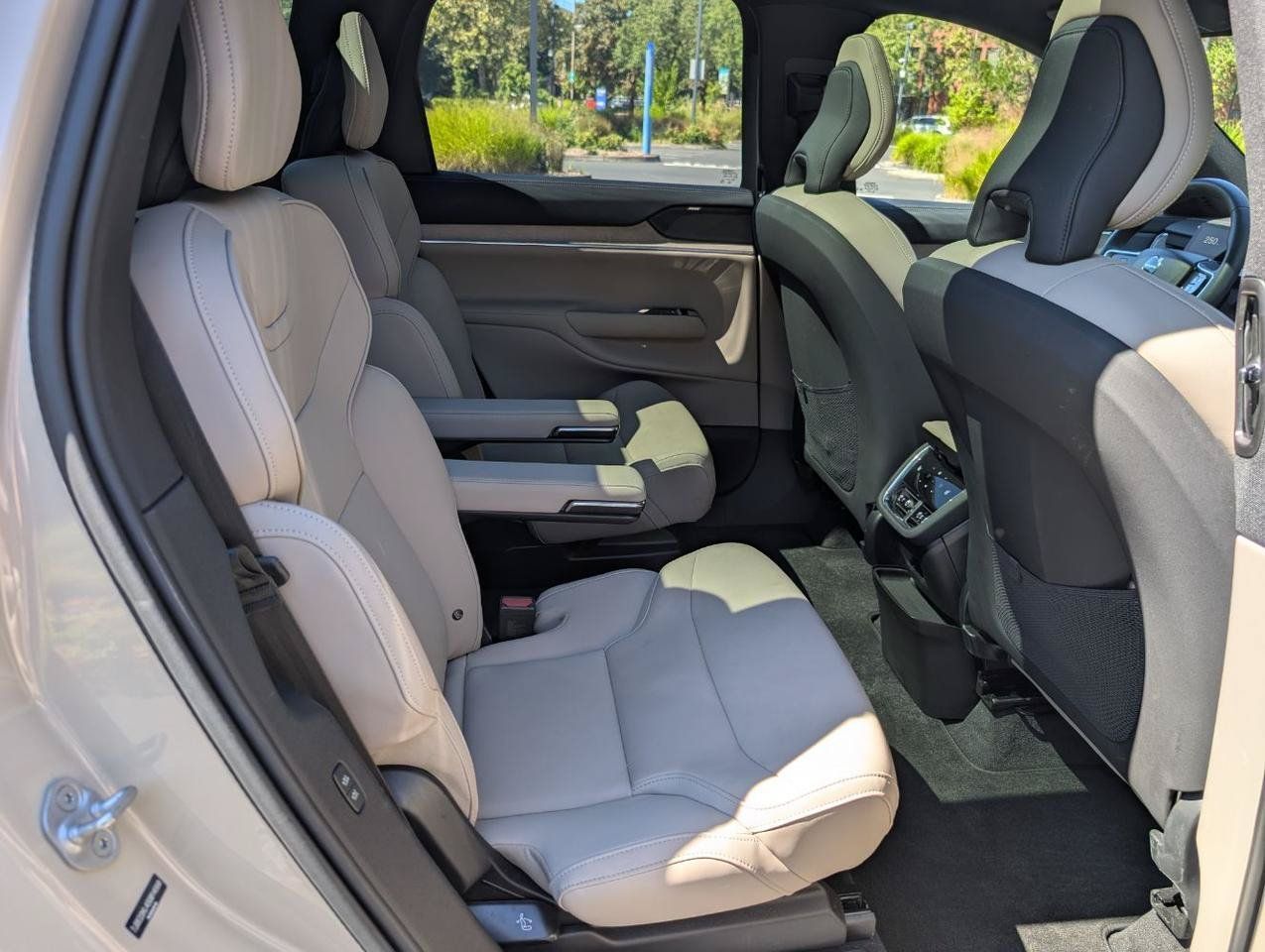 Used 2025 Volvo EX90 Ultra AWD/4WD image 17