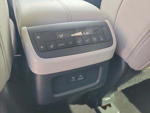 Used 2023 Nissan Pathfinder SL w/ SL Premium Package AWD/4WD image 15