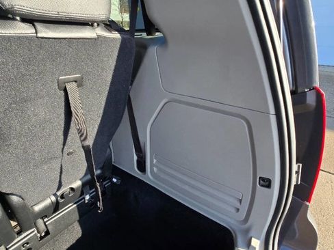 Used 2016 Dodge Grand Caravan SXT image 23