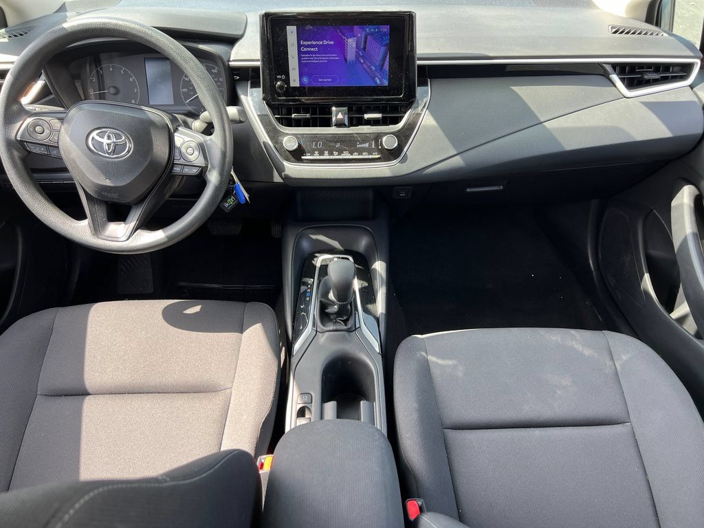 Used 2025 Toyota Corolla LE FWD image 15