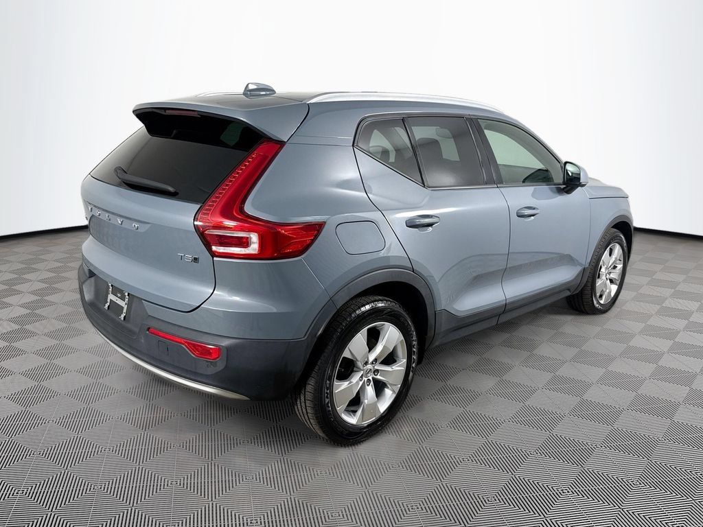 Used 2021 Volvo XC40 T5 Momentum AWD/4WD image 8