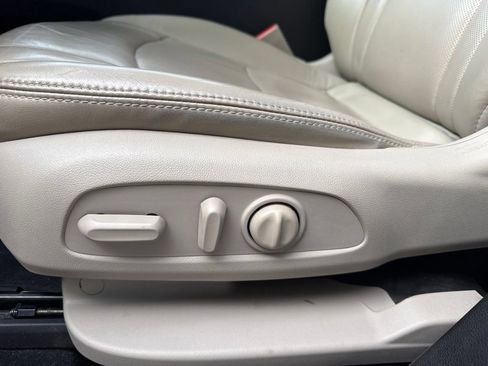 Used 2018 Buick Enclave Essence FWD image 23