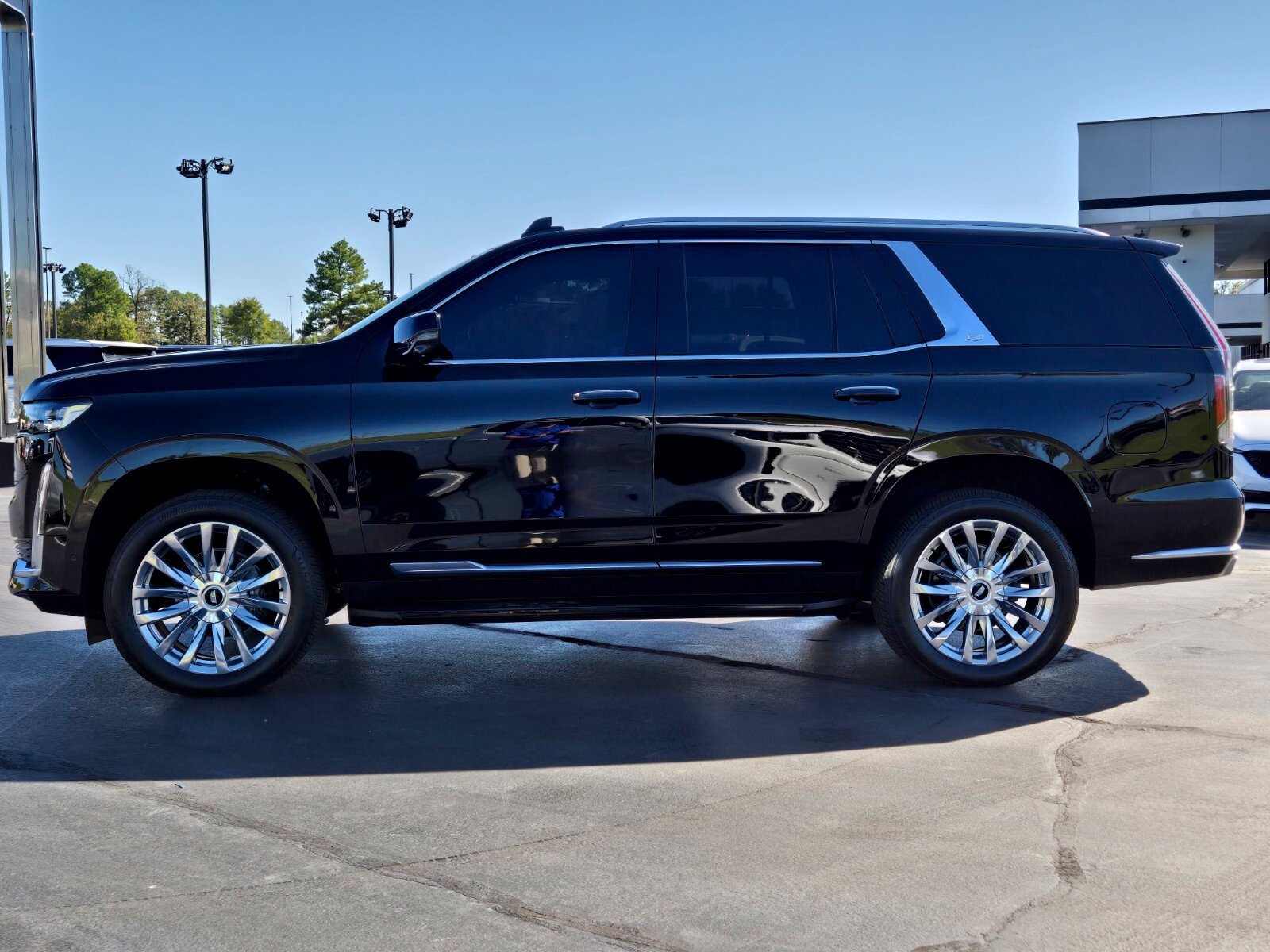 Used 2024 Cadillac Escalade Premium Luxury AWD/4WD image 2