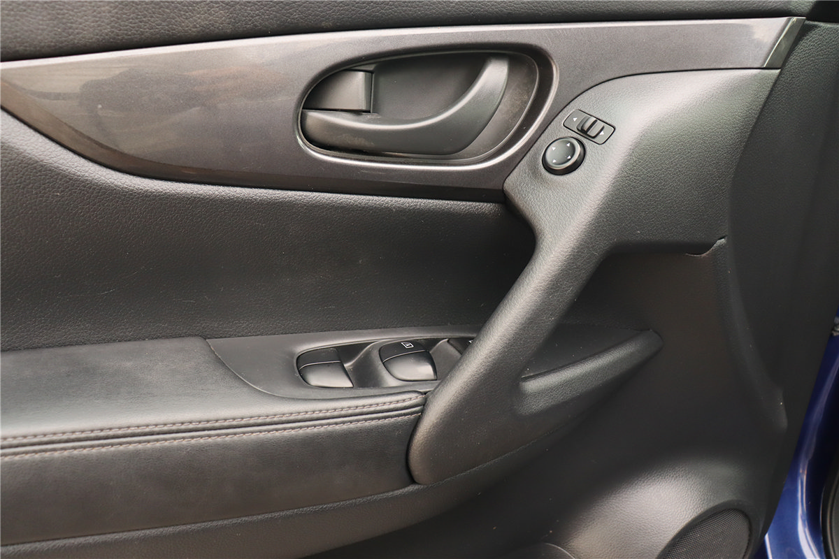 Used 2020 Nissan Rogue S FWD image 24