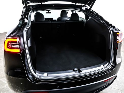 Used 2021 Tesla Model Y Long Range image 21