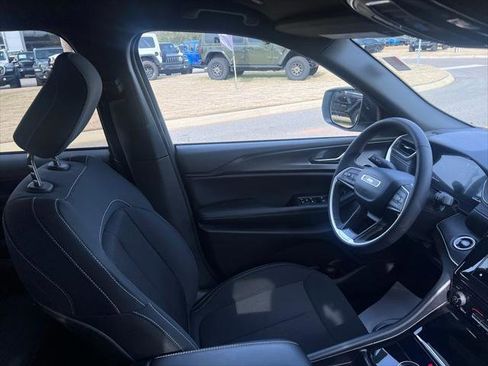 Certified 2024 Jeep Grand Cherokee Laredo w/ MOPAR Finishing Package image 13