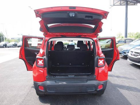 Used 2017 Jeep Renegade Latitude AWD/4WD image 5