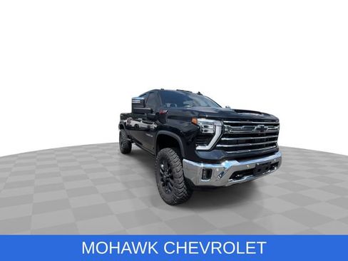 Used 2025 Chevrolet Silverado 2500 LTZ w/ LTZ Convenience Package AWD/4WD image 2