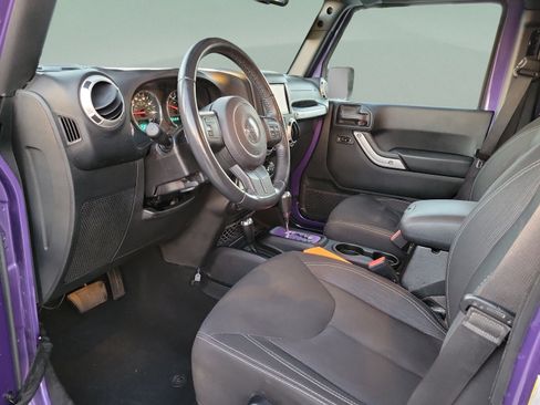 Used 2017 Jeep Wrangler Unlimited Sahara AWD/4WD image 13