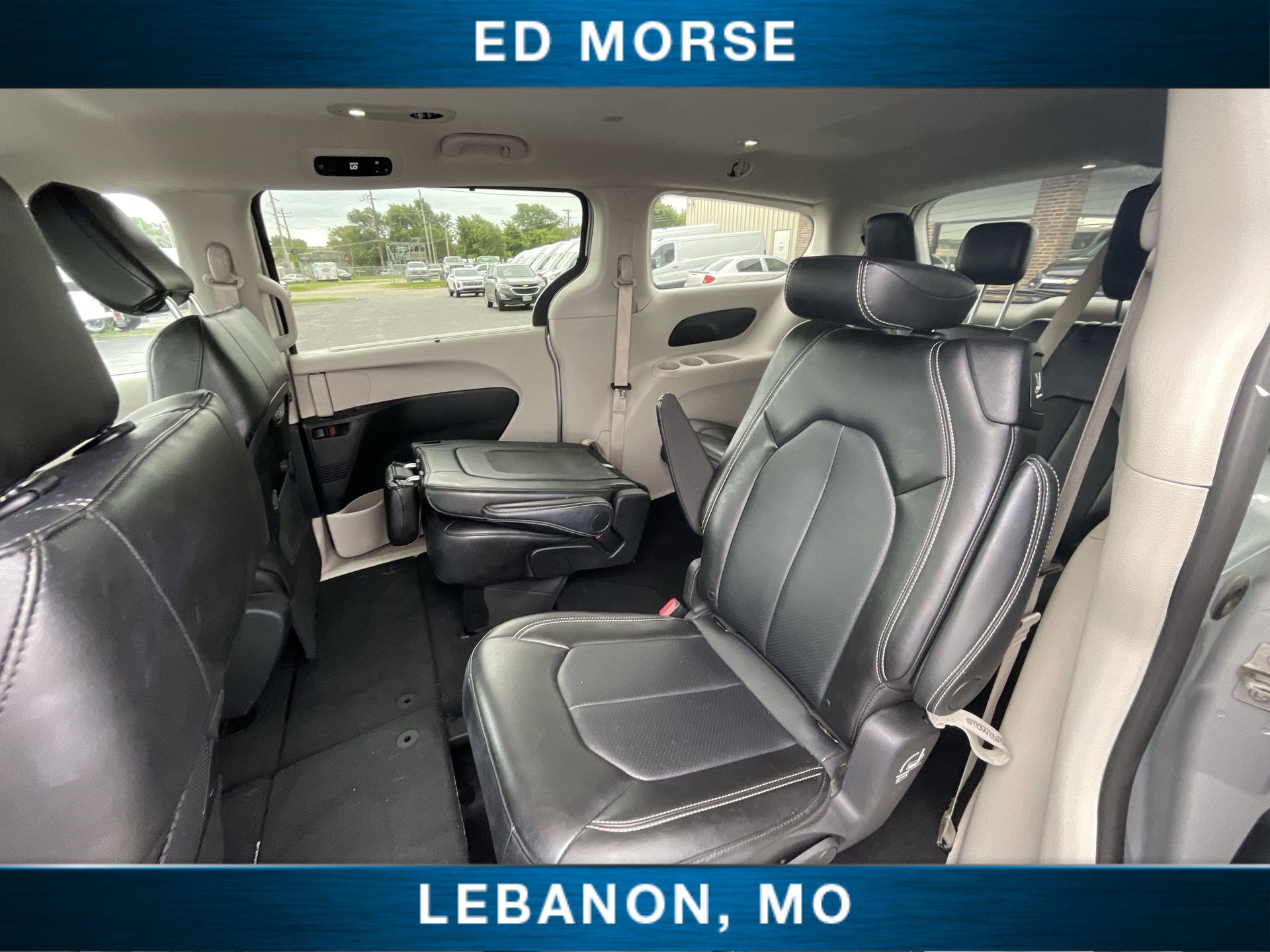 Used 2024 Chrysler Pacifica Touring-L FWD image 23