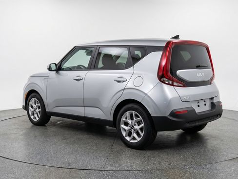 Used 2025 Kia Soul LX w/ LX Technology Package FWD image 6