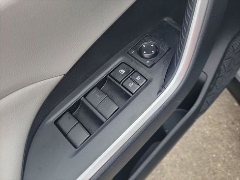 Certified 2021 Toyota RAV4 XLE w/ Convenience Package FWD image 12