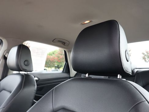 Used 2024 Volkswagen Jetta SE FWD image 15
