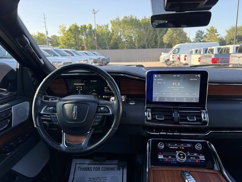 Used 2019 Lincoln Navigator Reserve AWD/4WD image 24