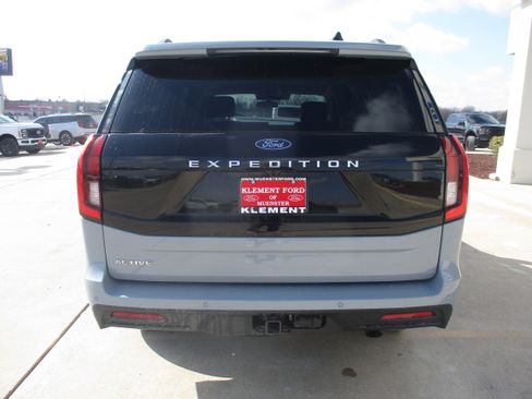 New 2026 Ford Expedition Active image 3