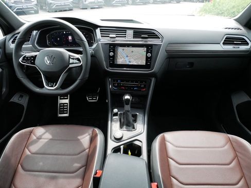 Certified 2024 Volkswagen Tiguan SEL R-Line w/ MDO Package, Two-Row AWD/4WD image 10