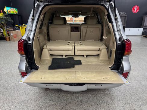 Used 2010 Lexus LX 570 4WD image 17